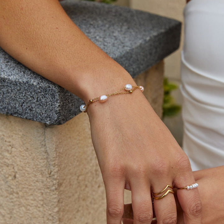 Bracelet en couches de perles d’eau douce
